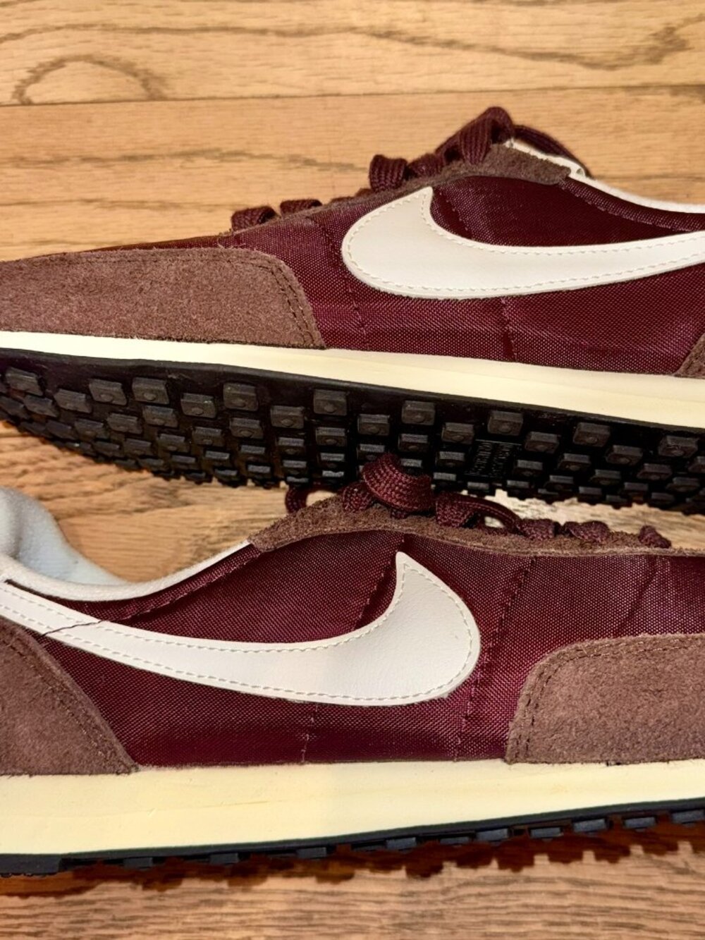 NWOB Nike Waffle Trainer 2 Burgundy Crush size 7.5 men's